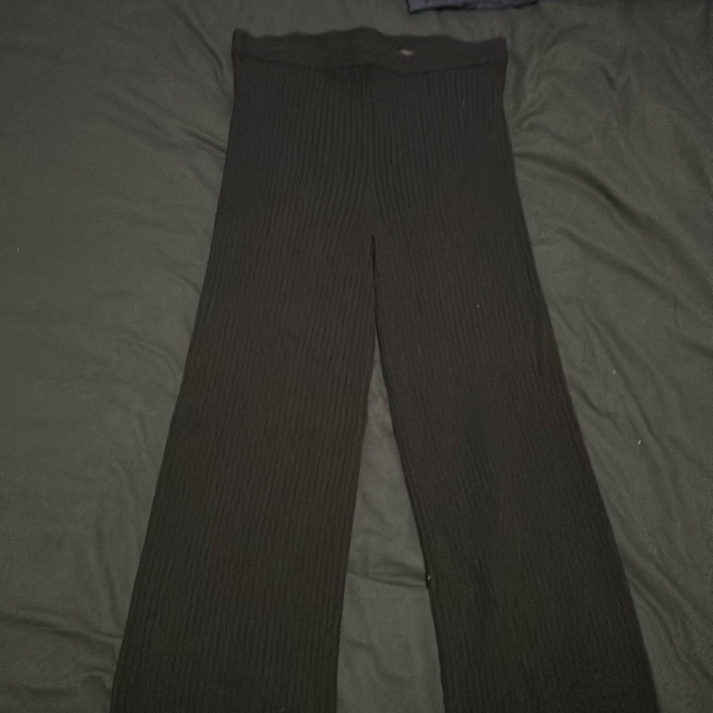 Black ribbed pants